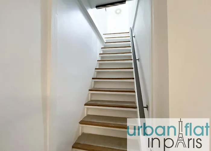 195 - Saint Denis Triplex Апартаменты Париж