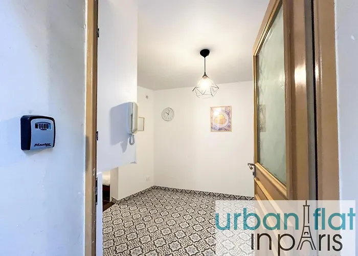 195 - Saint Denis Triplex Париж