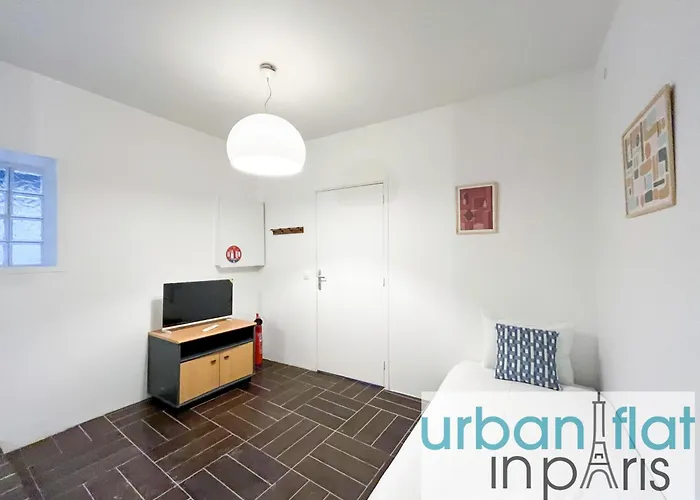 195 - Saint Denis Triplex Apartment Paris